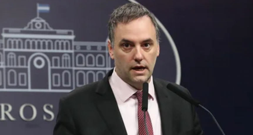 Adorni se distanció de Villarruel por Francia: 