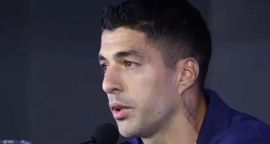 Luis Suárez anunció su retiro de la Celeste