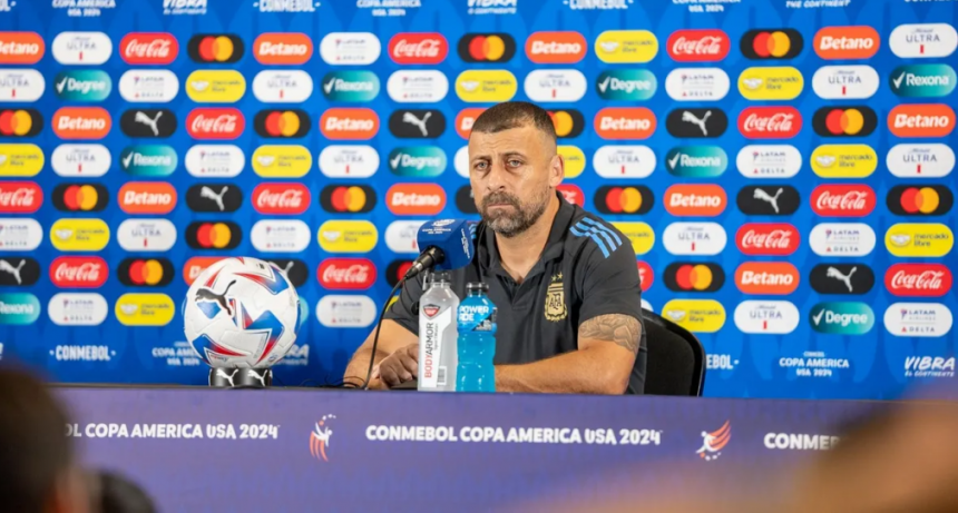 Samuel reemplazó a Scaloni en conferencia: 