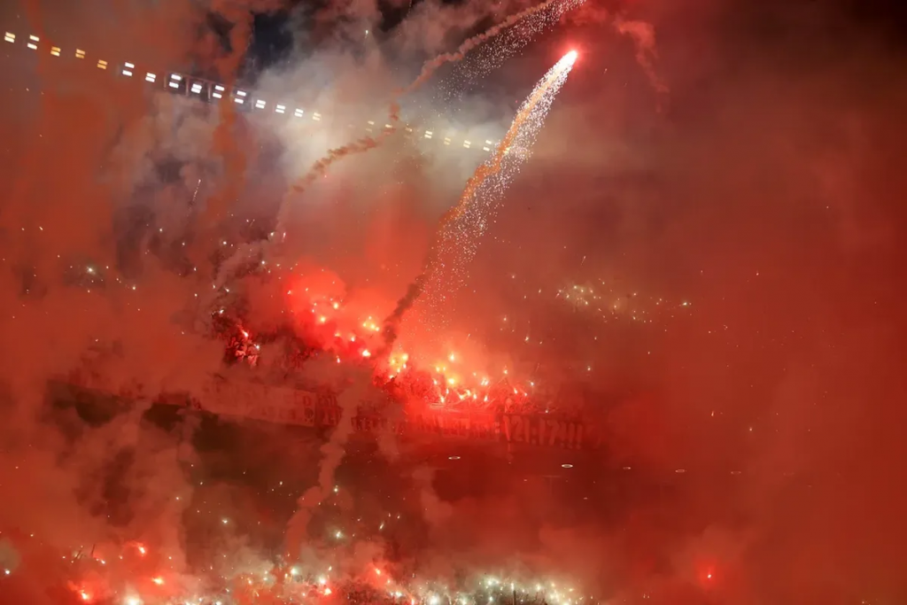 Dura sanción de Conmebol a River por uso de pirotecnia ante Mineiro