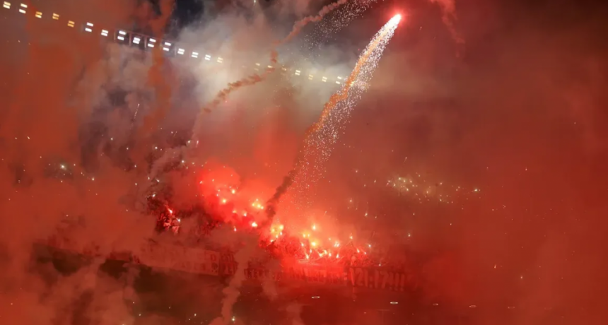Dura sanción de Conmebol a River por uso de pirotecnia ante Mineiro
