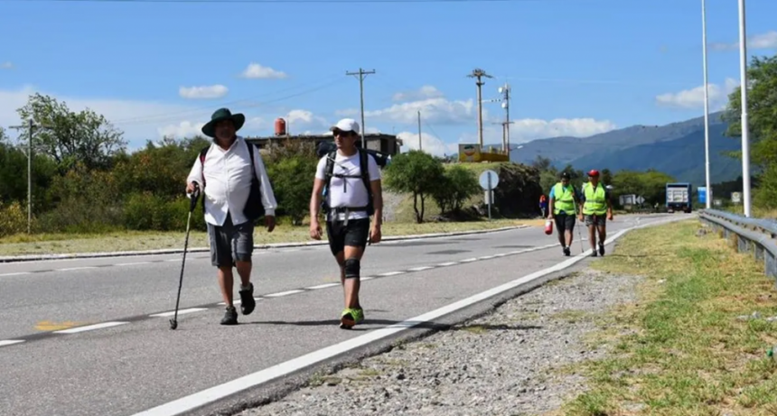 Ruta 38: por presencia de peregrinos, se pide circular con precaución